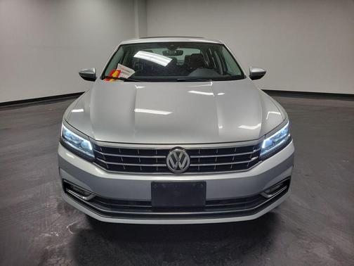 2017 Volkswagen Passat 1.8T SEL Premium