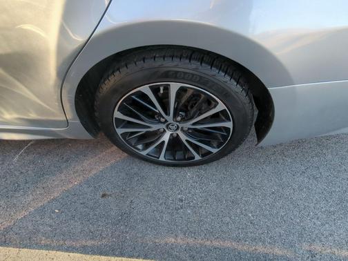 2019 Toyota Camry Hybrid SE