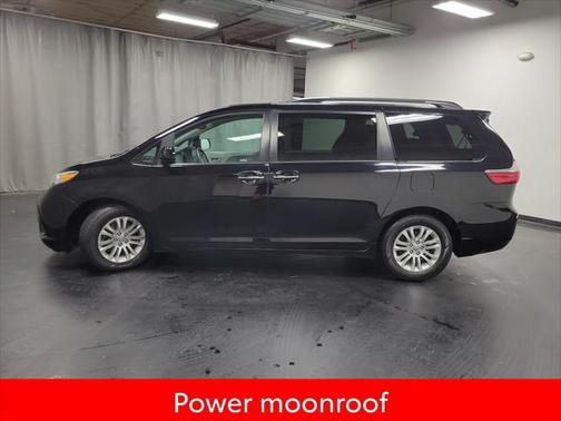 2017 Toyota Sienna XLE