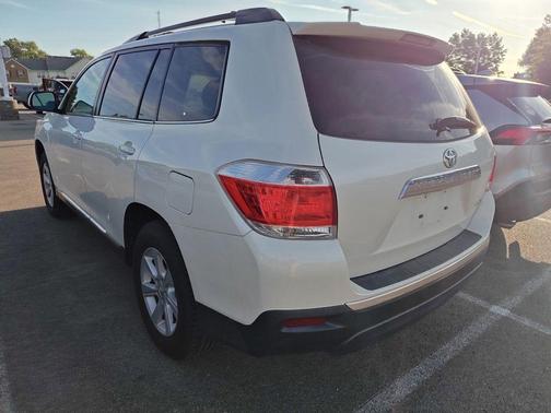Blizzard Pearl 2013 Toyota Highlander SE