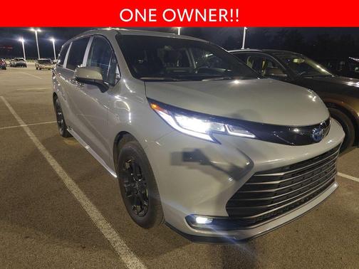 2025 Toyota Sienna Woodland Edition