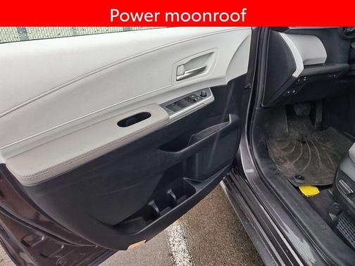Magnetic Gray Metallic 2025 Toyota Sienna XLE