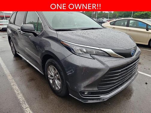 Magnetic Gray Metallic 2025 Toyota Sienna XLE