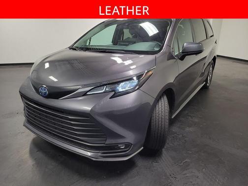 Magnetic Gray Metallic 2025 Toyota Sienna XLE