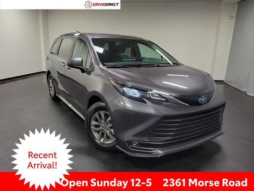 Magnetic Gray Metallic 2025 Toyota Sienna XLE