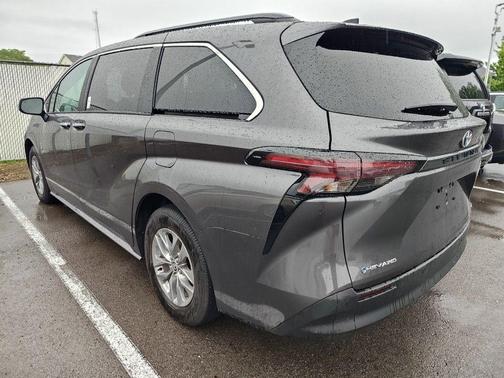 Magnetic Gray Metallic 2025 Toyota Sienna XLE