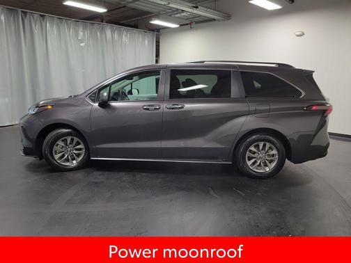 Magnetic Gray Metallic 2025 Toyota Sienna XLE