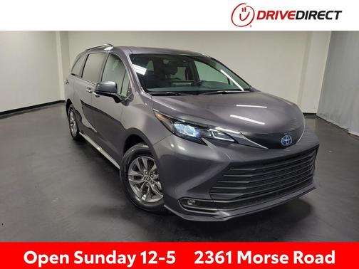Magnetic Gray Metallic 2025 Toyota Sienna XLE