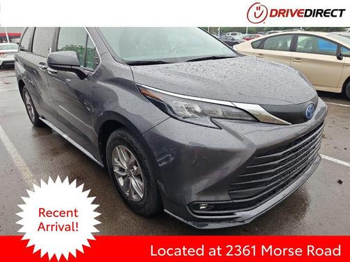 Magnetic Gray Metallic 2025 Toyota Sienna XLE