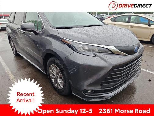 Magnetic Gray Metallic 2025 Toyota Sienna XLE