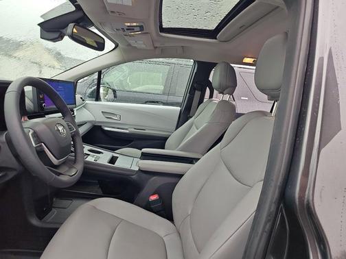Magnetic Gray Metallic 2025 Toyota Sienna XLE