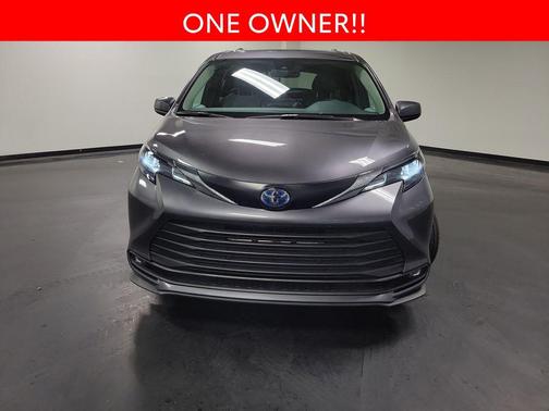 Magnetic Gray Metallic 2025 Toyota Sienna XLE