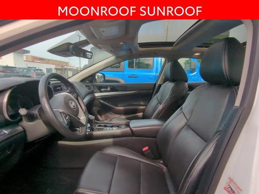 Pearl White TriCoat 2023 Nissan Maxima SL