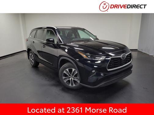 Midnight Black Metallic 2023 Toyota Highlander XLE