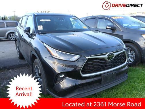 Midnight Black Metallic 2023 Toyota Highlander XLE