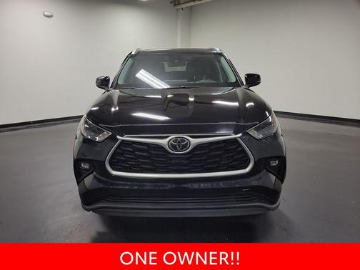 Midnight Black Metallic 2023 Toyota Highlander XLE