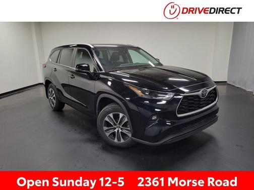 Midnight Black Metallic 2023 Toyota Highlander XLE