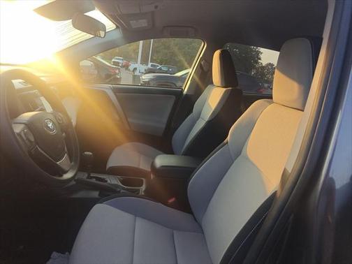 2018 Toyota RAV4 Hybrid SE