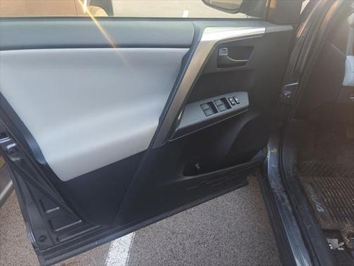 2018 Toyota RAV4 Hybrid SE
