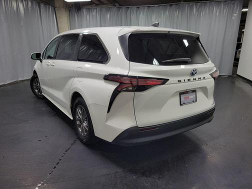 Super White 2021 Toyota Sienna LE