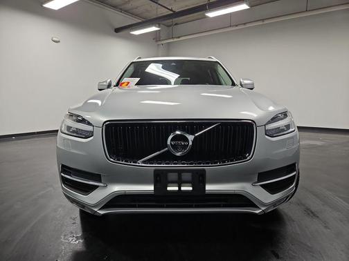 2018 Volvo XC90 T6 Momentum