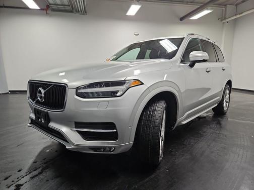 2018 Volvo XC90 T6 Momentum