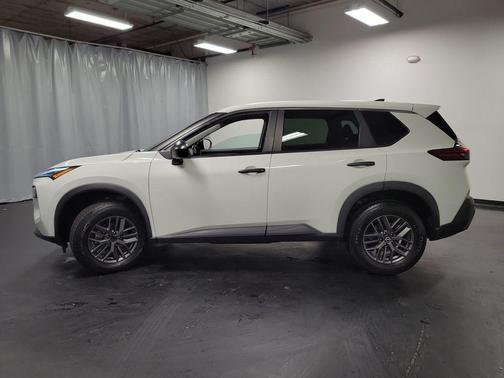 Glacier White 2022 Nissan Rogue S