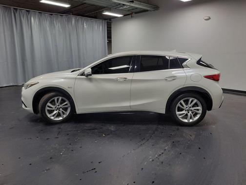 2018 INFINITI QX30 Luxury