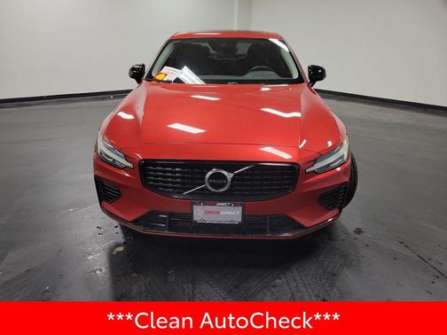 2021 Volvo S60 Recharge Plug-In Hybrid T8 R-Design Expression