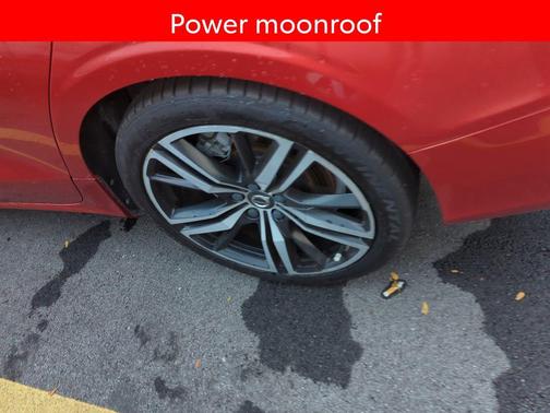 2021 Volvo S60 Recharge Plug-In Hybrid T8 R-Design Expression