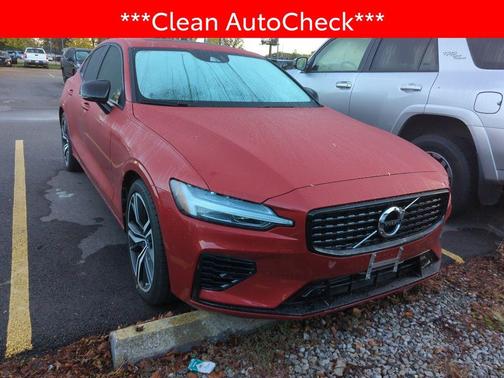 2021 Volvo S60 Recharge Plug-In Hybrid T8 R-Design Expression