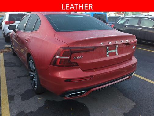 2021 Volvo S60 Recharge Plug-In Hybrid T8 R-Design Expression