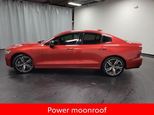 2021 Volvo S60 Recharge Plug-In Hybrid T8 R-Design Expression