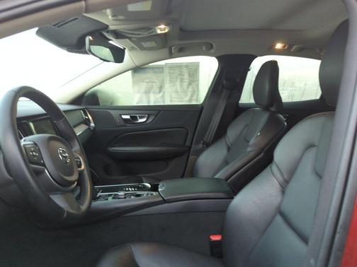 2021 Volvo S60 Recharge Plug-In Hybrid T8 R-Design Expression