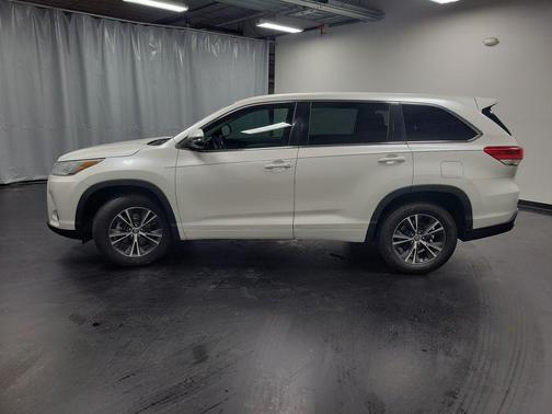2017 Toyota Highlander LE I4