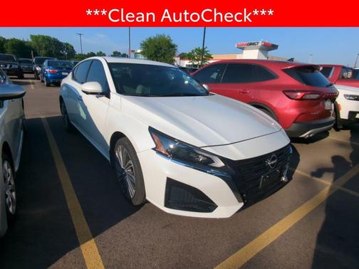 Pearl White Tricoat 2023 Nissan Altima 2.5 SL