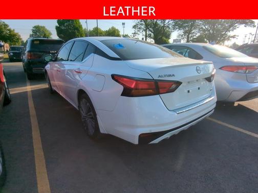 Pearl White Tricoat 2023 Nissan Altima 2.5 SL