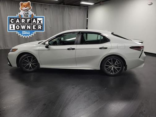 2024 Toyota Camry Hybrid SE