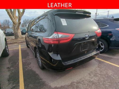 2020 Toyota Sienna XLE