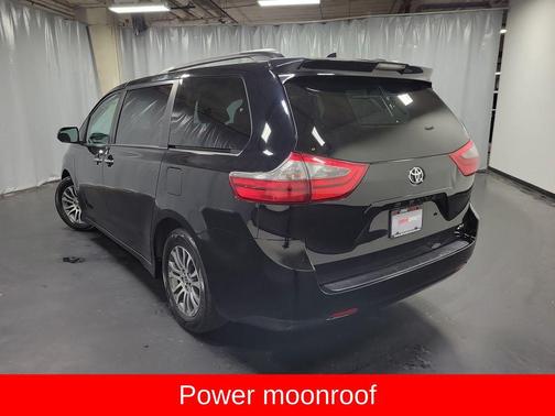 2020 Toyota Sienna XLE