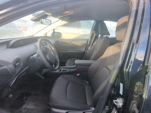 2022 Toyota Prius LE