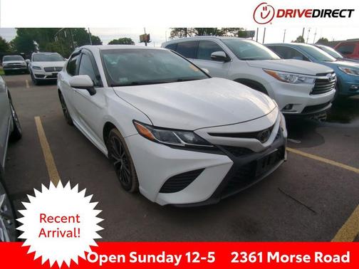 Super White 2019 Toyota Camry SE