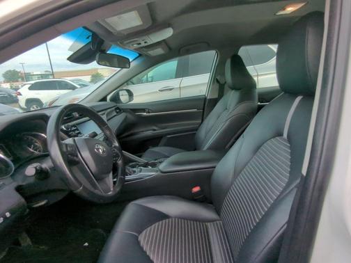 Super White 2019 Toyota Camry SE
