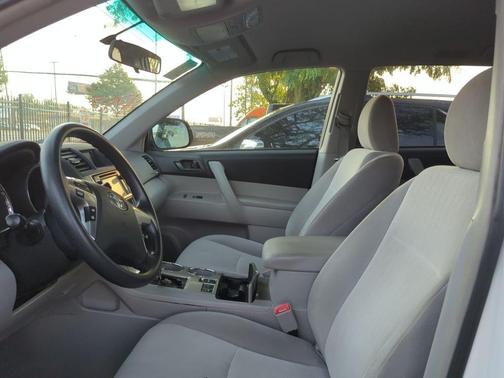 2013 Toyota Highlander SE