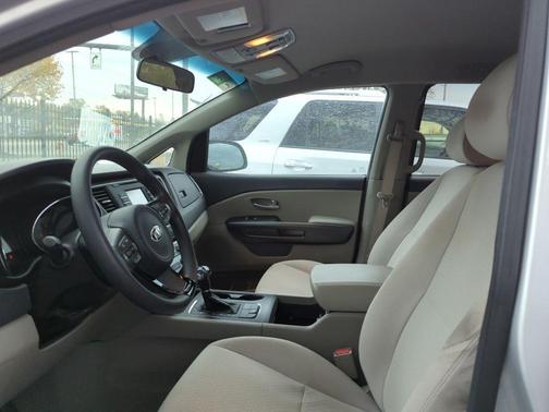 2017 Kia Sedona LX