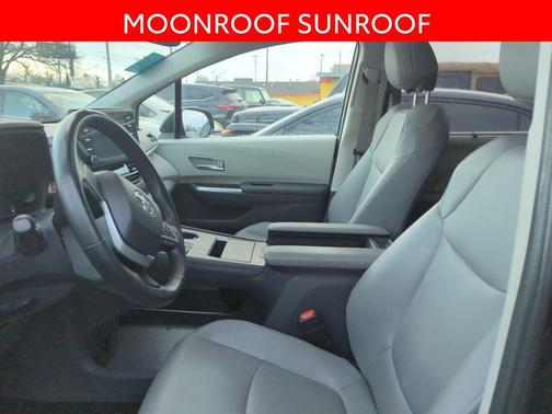 2023 Toyota Sienna XLE