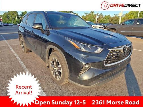 Midnight Black Metallic 2023 Toyota Highlander XLE