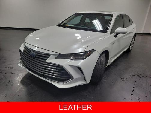 Pearl 2019 Toyota Avalon Hybrid Limited