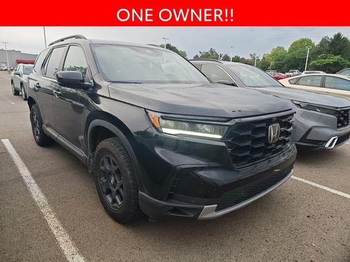 Crystal Black Pearl 2025 Honda Pilot TrailSport