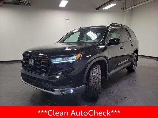 Crystal Black Pearl 2025 Honda Pilot TrailSport